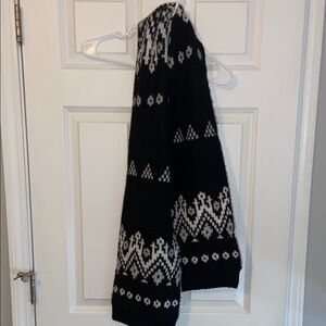 Old Navy Black and White Knit Scarf